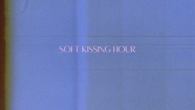 Billie Eilish rejoint Nat et Alex Wolff sur leur nouveau single « Soft Kissing Hour »