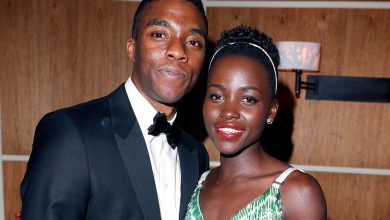 Lupita Nyong’o reste « remplie de chagrin » à cause du regretté Chadwick Boseman