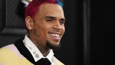 Le nouveau documentaire de Chris Brown retrace des années d’allégations d’abus contre le chanteur, de l’agression de Rihanna à l’accusation de viol de Jane Doe sur le yacht de Sean ‘Diddy’ Combs