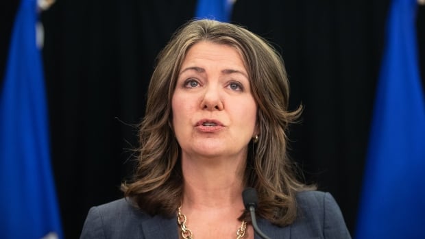 Campagne publicitaire de 7 millions de dollars en Alberta contre le plafond des émissions de pétrole et de gaz déployée dans 5 provinces