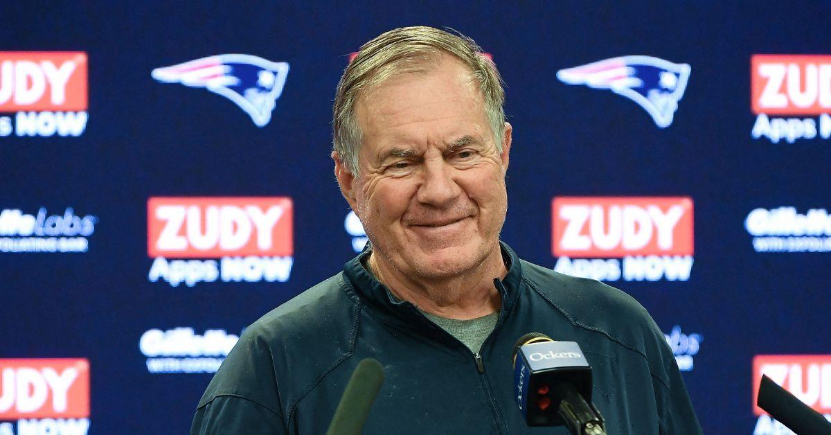 Qui est Bill Belichick? L’entraîneur de football sort avec Jordan Hudson