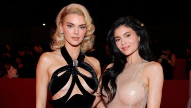 Kendall et Kylie Jenner se coordonnent dans des robes moulantes et sculpturales