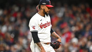 Emmanuel Clase autorise des circuits consécutifs lors du troisième match contre les Yankees