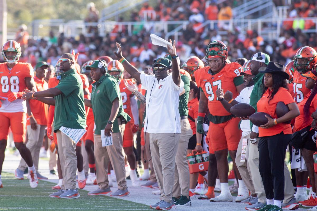 L’entraîneur de football de la FAMU, James Colzie III, veut traduire la fin des matchs à Prairie View A&M