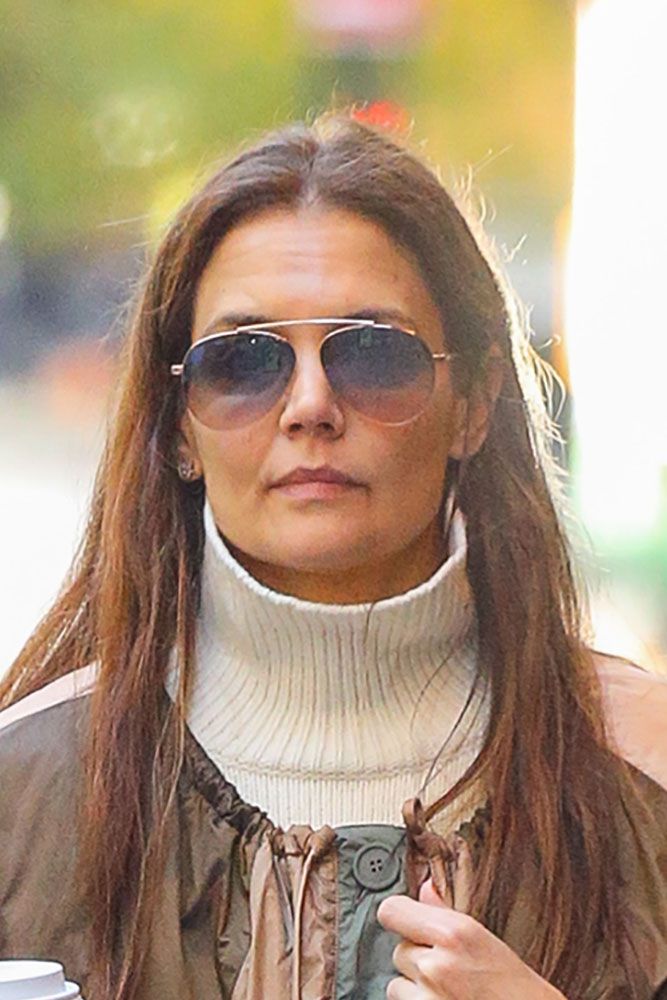 Le blouson aviateur en patchwork de Katie Holmes a été presque éclipsé par son jean polarisant