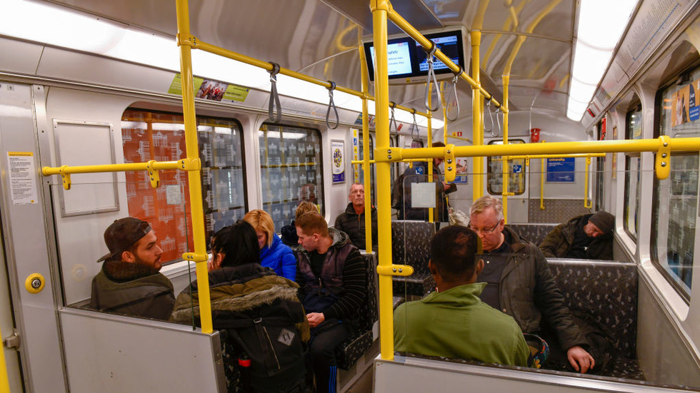 Appel à des rames de métro « anti-viol » à Berlin — RT World News