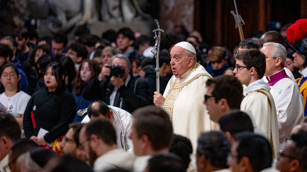 Le Vatican pourrait classer les « abus spirituels » comme un crime — RT World News