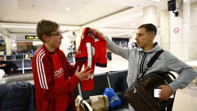 Un fan d’Osasuna récompense son voyage en bus de 10 heures pour assister au choc de la Copa del Rey qui a été annulé