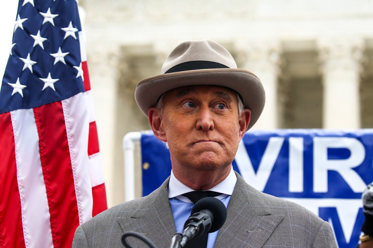 Roger Stone déchire Laura Loomer, « amateur », pour avoir attaqué RFK Jr. en fin de soirée dans MAGA