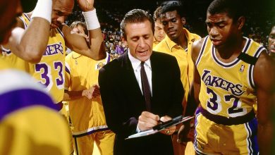 Les Lakers vont ajouter la statue de Pat Riley au Star Plaza