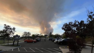 Avertissements d’évacuation levés pour un incendie de végétation de 130 acres à l’est du village de Vandenberg sur Santa Lucia Canyon Road