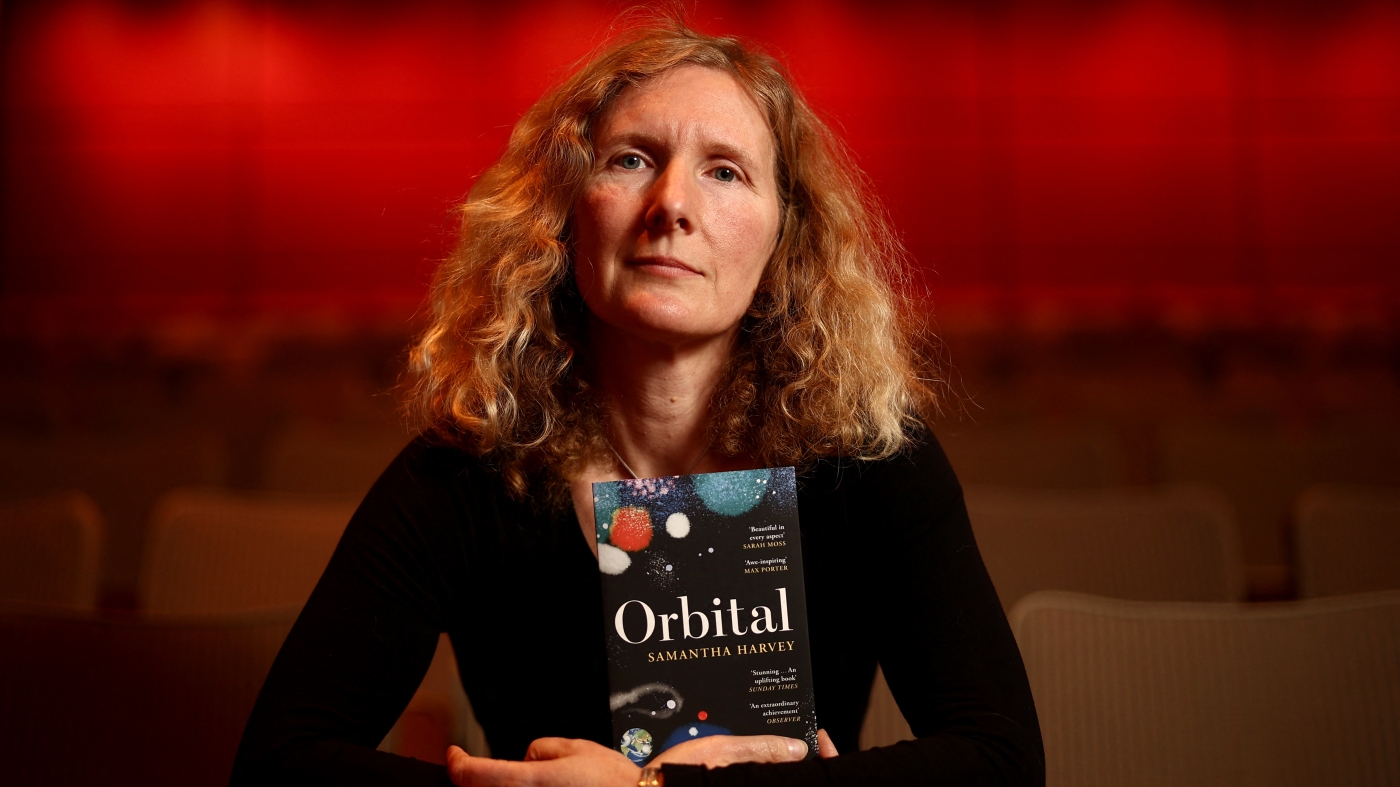 Samantha Harvey remporte le Booker Prize 2024 pour le roman « Orbital » : NPR