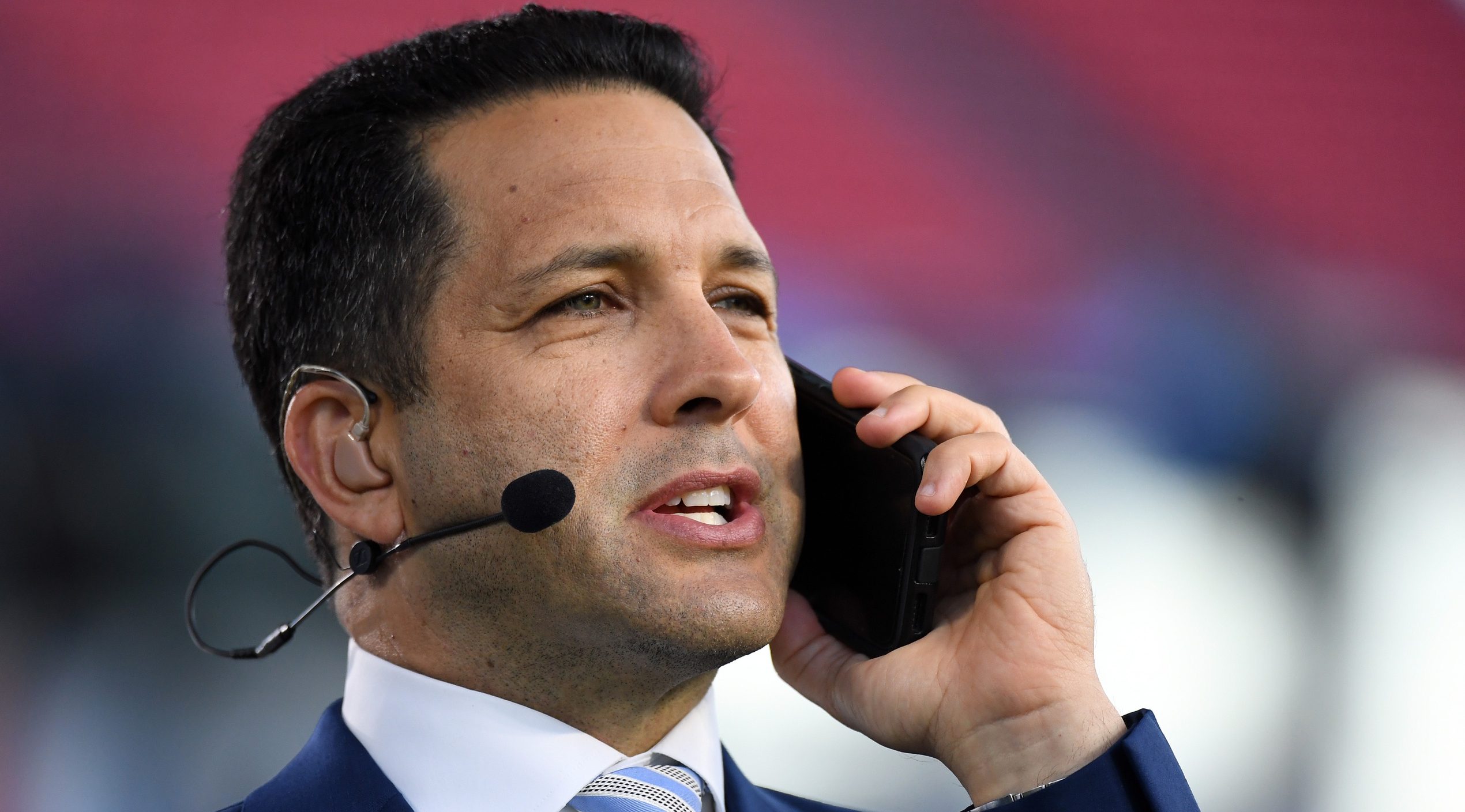 Adam Schefter a quitté une interview à la radio pour annoncer l’actualité commerciale de la NFL