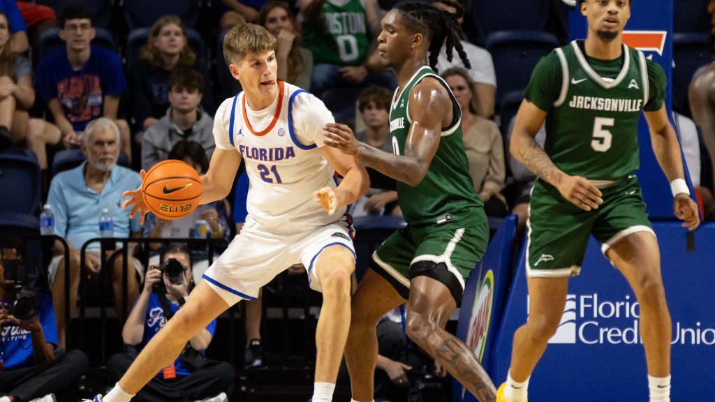 Le basket-ball de Floride démarre la saison 2-0 avec une victoire contre Jacksonville