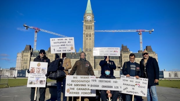 D’anciens hauts commandants exhortent Ottawa à soutenir les conseillers de combat afghans-canadiens