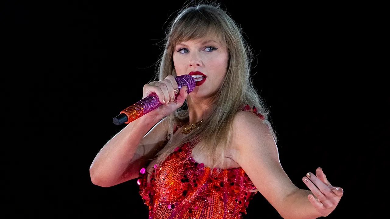 L’entourage de Taylor Swift indigne les résidents de Toronto alors que les escortes policières créent des retards dans la circulation