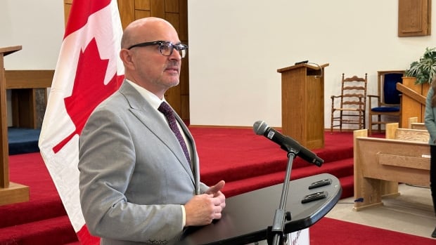 Boissonnault s’excuse pour ses déclarations changeantes sur l’indigénéité de sa famille