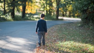 Une mère géorgienne a été arrêtée pour avoir laissé un enfant de 10 ans se rendre en ville à pied. Qu’est-ce que cela dit du « safetyisme » ?