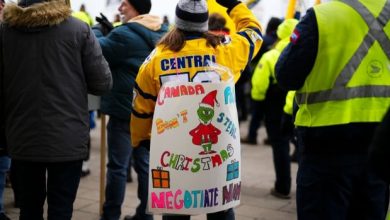 La grève de Postes Canada marque 2 semaines pendant le week-end de magasinage chargé du Black Friday