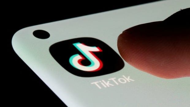 Le gouvernement Trudeau interdit l’exploitation de TikTok au Canada, mais les Canadiens peuvent toujours l’utiliser