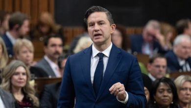 Poilievre dit que les conservateurs voteront contre le congé « irresponsable » de la TPS des libéraux