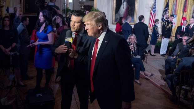 Trump annonce qu’il nommera Pete Hegseth, animateur de Fox News et vétéran de l’armée, au poste de secrétaire à la Défense