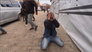 Sa fille et deux autres personnes ont été écrasées en faisant la queue pour acheter du pain dans le centre de Gaza.