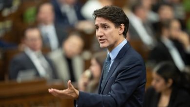 Trudeau dit que le NPD tourne le dos aux travailleurs en retardant les chèques de remise de 250 $