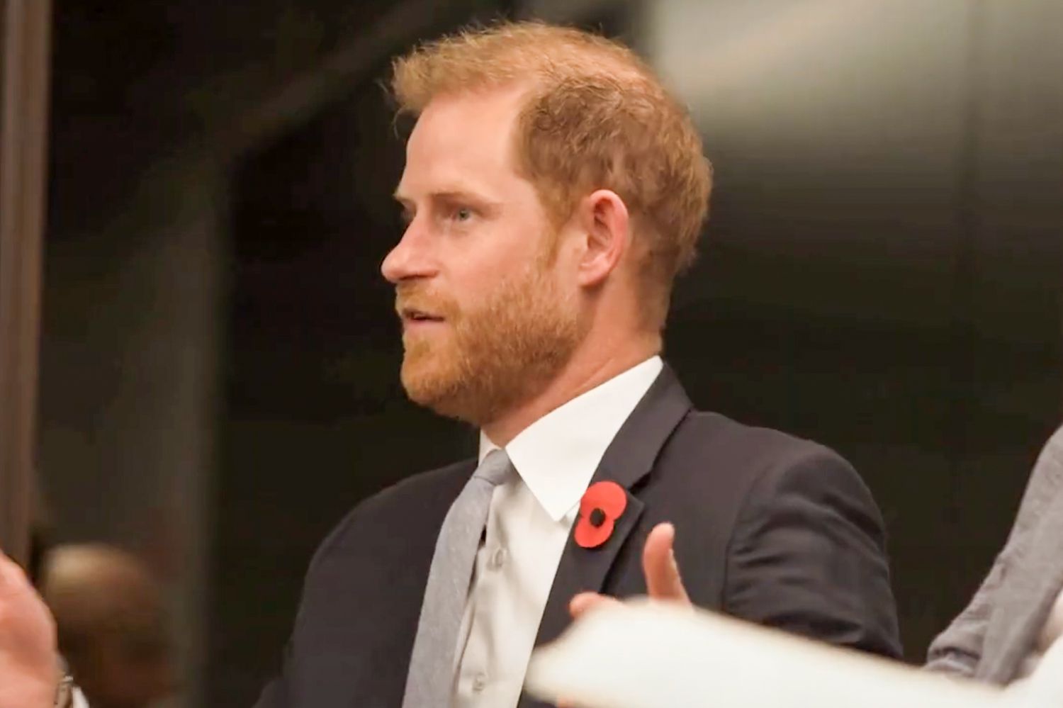 Le prince Harry fait une apparition discrète au gala lié à son prix Pat Tillman