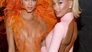 Hailey Bieber et Kendall Jenner vivent avec des costumes simples