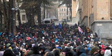 Les manifestations se poursuivent en Géorgie alors qu’un ancien footballeur devient président