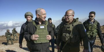 Netanyahu visite le territoire syrien nouvellement conquis (VIDEO) — RT World News