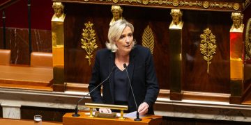 Le Pen prédit une sortie anticipée de Macron — RT World News