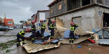 On craint un lourd bilan après le passage du cyclone Chido sur le territoire français de Mayotte