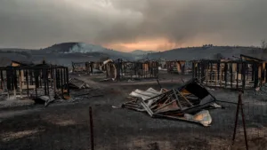 Incendie à Canet-en-Roussillon : 3 000 évacués, 281 bungalows détruits par les flammes
