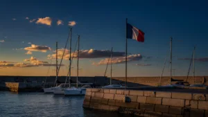 Morbihan : Dominique Rousselot, maire de Locmaria, décède après une altercation sur le port de Palais