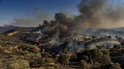 Pyrénées-Orientales : incendie dévastateur, 4 500 hectares brûlés, 10 000 évacués, un pompier et un habitant en urgence absolue
